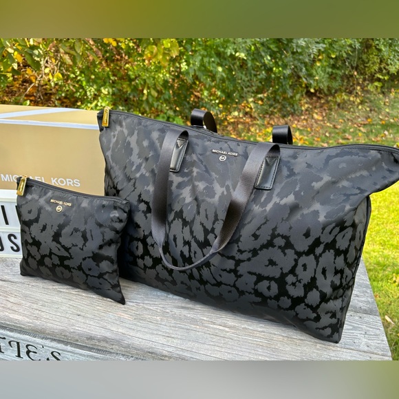 NWT ANIMAL PRINT MICHAEL KORS BIG BOY OVERNIGHT SET! - Picture 4 of 15